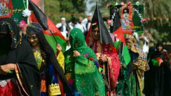 زنان افغان روز استقلال را در جلال آباد، ولایت ننگرهار، جشن گرفته اند. [سلام تایمز]