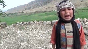 عکس گرفته شده از یک ویدیوی داعش نشر شده بتاریخ ۱۳ حوت یک طفل غمگین افغان را نشان می دهد. در حالی که داعش کوشش می کند تا نیروهای ائتلاف را بخاطر قتل مردم ملکی در جنگ افغانستان ملامت کند، یک رشته حملات تروریستی داعش علیه افغان ها در ماه های اخیر خلاف این قضیه را مطرح می کند.
