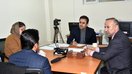 یک هیات در کمیسیون مستقل اصلاحات اداری و خدمات ملکی افغانستان در کابل بتاریخ (۸ دلو) با یک متقاضی استخدام در یک وظیفه دولتی مصاحبه می کند.