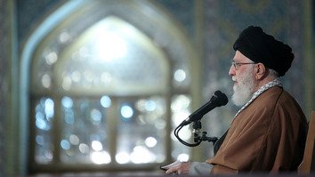 د خامنه یي له خوا د فاطمیون د وژل شویو جنګیالیو ستاینې په افغانستان کې سخته غوسه راپارولې ده