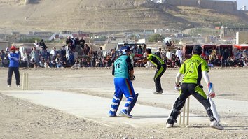 جوانان طی یک تورنمنت کرکت زیر نام «صلح و آتش بس» طالبان را مورد انتقاد قرار دادند