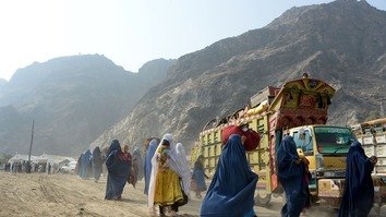 Nearly 400,000 Afghan refugees return from Pakistan
