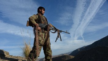 افغانان د هېواد د امنیتي ځواکونو د 'اتلولۍ' د هڅې ستاينه کوي