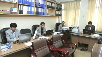 کارپوهان: افغانستان په مسلکي توګه روزل شویو ملکي کارمندانو ته سخت ضرورت لري