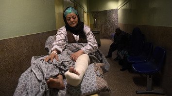 شاهدان وایي، د کابل د پوځي روغتون په برید کې داخلي کسانو مرسته کړې ده