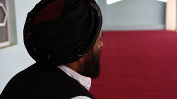 د سولې په نوې هڅه کې، د افغان پولیسو مشر تسلیم شویو طالبانو ته سرپناه ورکړه