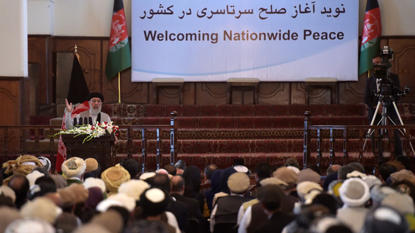 افغان جنګسالار او پخوانی لومړی وزیر ګلبدین حکمتیار د می په ۴ مه په کابل کې ځانګړو مراسمو ته وینا کوي. حکمتیار تاوتریخوالي ته د پای ټکی کېښود او له طالبانو څخه غواړي چې د هغه لاره ونیسي او د افغان حکومت د سولې بهیر سره یوځای شي. [شاه مری/ ای اېف پي]