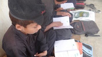 په پاکستان کې د افغان زده کوونکیو د ښوونې او روزنې د اسانولو لپاره هلې ځلې روانې دي