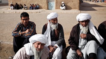 د سوریې جنګ ته لېږل شويو افغانانو د ایران پر ضد خولې خلاصې کړې