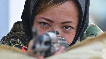 عکسونه او ویډیو: افغان ښځینه افسرانې په هند کې روزنه ترلاسه کوي