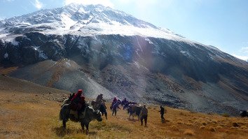 قرقیز تباران افغانستان در 'بام دنیا' گیر مانده اند