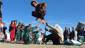 بزرگان قومی خوست فامیل های را که از فرستادن دختران شان به مکتب خودداری کنند، جریمه میکنند
