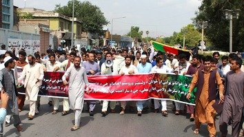د ننګرهار ځوانانو د زورواکانو پر ضد د اقداماتو د ملاتړ لپاره لاریون وکړ