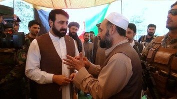 افغان مقاماتو په تورخم کې ۱۲ چارواکي د اداري فساد په تور ونیول