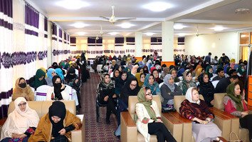 تجمع زنان قندوز تحت عنوان «جنگ بس است!»