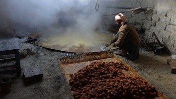 په عکسونو کې: ګوړه بیا بازار ته راووتله