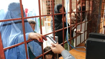 پاکستان افغان کډوالو ته د بانکي حسابونو د پرانېستلو اجازه ورکوي