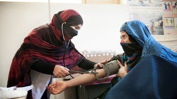 طالبانو په میدان وردک کې روغتیایي مرکزونه وتړل او په زرګونو خلک یې له خدمتونو څخه بې برخې کړل