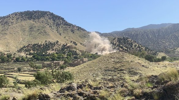 حمله توپخانه ای نیروهای افغان به تاریخ ۲۵ سنبله یک پناهگاه داعش را در ساحه دره باندر ولسوالی اچین ولایت ننگرهار مورد هدف قرارداد. [خالد زیری]