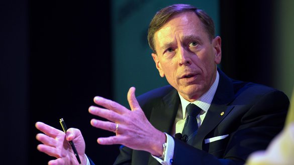 Gen. (ret.) David Petraeus participates in a discussion with Peter Bergen, vice-president of the think-tank New America, in New York June 20, 2016. Petraeus pointed out al-Qaeda and the Taliban's continuing ties in a November 14 op-ed piece. [Bryan R. Smith/AFP]