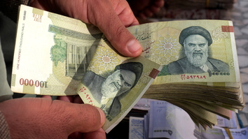 مقامات هرات در مبارزه با قاچاق دالر، ریال ایرانی را تحریم کردند