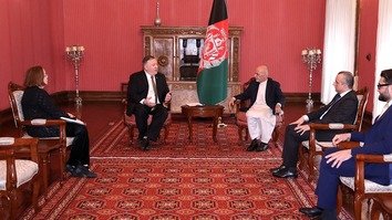 درحالی که حکومت افغان و طالبان روی تبادله زندانیان بحث کردند، پومپئو در کابل به سر می برد