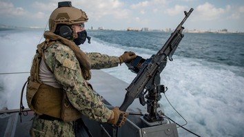 ایران په خلیج کې امریکایي بېړیو ته نور ګواښونه وکړل؛ د متحده ایالاتو پوځ غبرګون ته ژمن ده