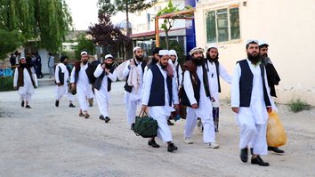 بیش از ۹۰۰ زندانی طالبان در یک 'گام مهم' برای روند صلح آزاد شدند