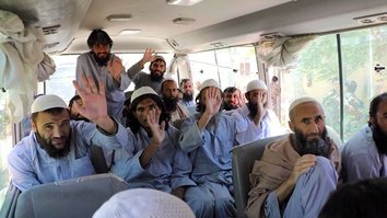 حکومت افغان که برای صلح امیدوار است، به عنوان بخشی از آتش بس عید الفطر زندانیان طالب را آزاد کرد