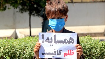 ‍ معترضین برای محکوم کردن کشته شدن مهاجرین افغان در ایران به جاده ها برآمدند