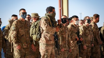 در حالیکه نگرانی ها راجع به روابط میان طالبان و القاعده باقی مانده اند، ایالات متحده وعده های کاهش سربازان خود را عملی کرد
