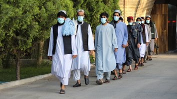 راخوشې شوي طالب بندیان خپلو پخوانیو ملګرو وایي جګړه د حل لاره نه ده