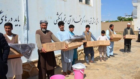 Some members of displaced families from Khamab District are shown July 2 as they receive help from the Jawzjan Department of Refugees and Repatriations. [Jawzjan Department of Refugees and Repatriations]