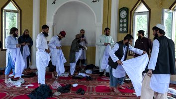 افغان حکومت پرېکړه کړې چې د سولې په لاره کې پاتې خنډونه هم له منځه وېسي