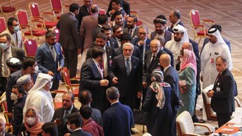 با آغاز شدن مذاکرات صلح، حکومت افغانستان و متحدین آن طالبان را برای آتش بس تحت فشار قرار دادند