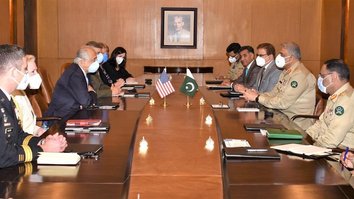 Khalilzad seeks side agreement between Afghanistan, Pakistan amid peace talks
