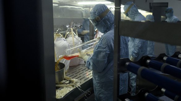 Laboratory researchers on June 9 work in Yisheng Biopharma, where they are trying to develop a vaccine for the COVID-19 coronavirus, in Shenyang, China. [NOEL CELIS / AFP]