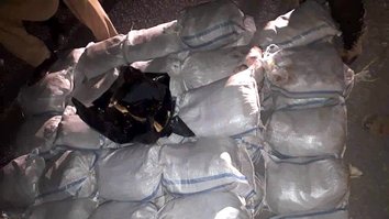 مواد منفجره که در فراه به دست آمده است تازه‌ ترین کمک ایران به طالبان را نشان می دهد