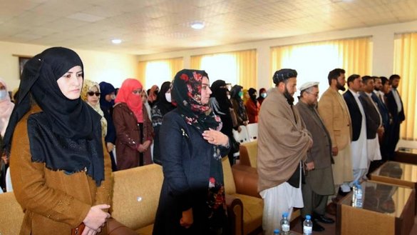 بیش از ۱۵۰ نفر از زنان به شمول مقامات محلی در جریان یک گردهمایی به تاریخ ۲۷ عقرب در تالقان مرکز ولایت تخار، از طالبان خواستند که صلح را بپذیرند. [دفتر والی تخار]