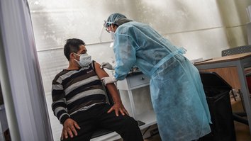 Chinese vaccine trials halted: volunteer unable to move arms