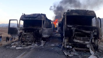 پس از آنکه رانندگان در بغلان از پرداختن پول انکار کردند، طالبان به تانکرها آتش زدند