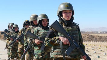 په عکسونو کې: په افغان ملي اردو کې د ښځینه سرتیرو شمېر ډېر شوی دی