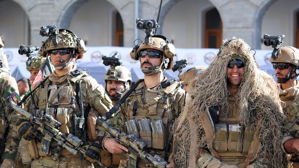 کماندوها به تاریخ ۱۱حوت در یک نمایشگاه که به مناسبت روز سربازان افغان در کابل تدویر یافته بود شرکت می کنند. [نجیب الله/سلام تایمز]