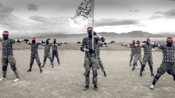 په دې عکس کې چې د وري په ۳مه خپور شوی، طالب جنګیالي په یوه نامعلوم ځای کې په یوه پوځي تمرین کې برخه اخلي. [عکس طالبانو خپور کړی دی]