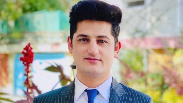 نعمت روان، مجری پیشین یک برنامه گفتگوی طلوع نیوز به تاریخ ۱۶ ثور یک روز پس از هشدار طالبان به کارمندان رسانه ها در شهر قندهار کشته شد. [شبکه های اجتماعی]