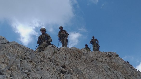 در تصویری که به تاریخ ۱۱ سرطان به طور آنلاین منتشر شد نیروهای ویژه روسیه در یک تمرین در ازبیکستان اشتراک می کنند. [وزارت دفاع روسیه]