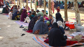 در حالیکه جنگ طالبان در مناطق روستایی شدت می یابد افغان ها به کمپ شهر قندهار فرار کردند