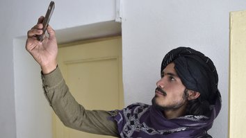 په هرات کې د طالبانو د تخریب په لړ کې د انټرنټ او موبایل خدمتونه ودرېدل
