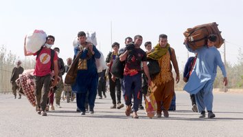 ایران مهاجرین افغان را به طور اجباری اخراج کرده و با آنها بدرفتاری می کند