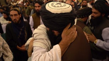وزیر داخله طالبان در جریان سلسله حملات تروریستی از بمبگذاران انتحاری قدردانی کرد